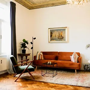 Stilvolles In Zentraler Lage Apartment